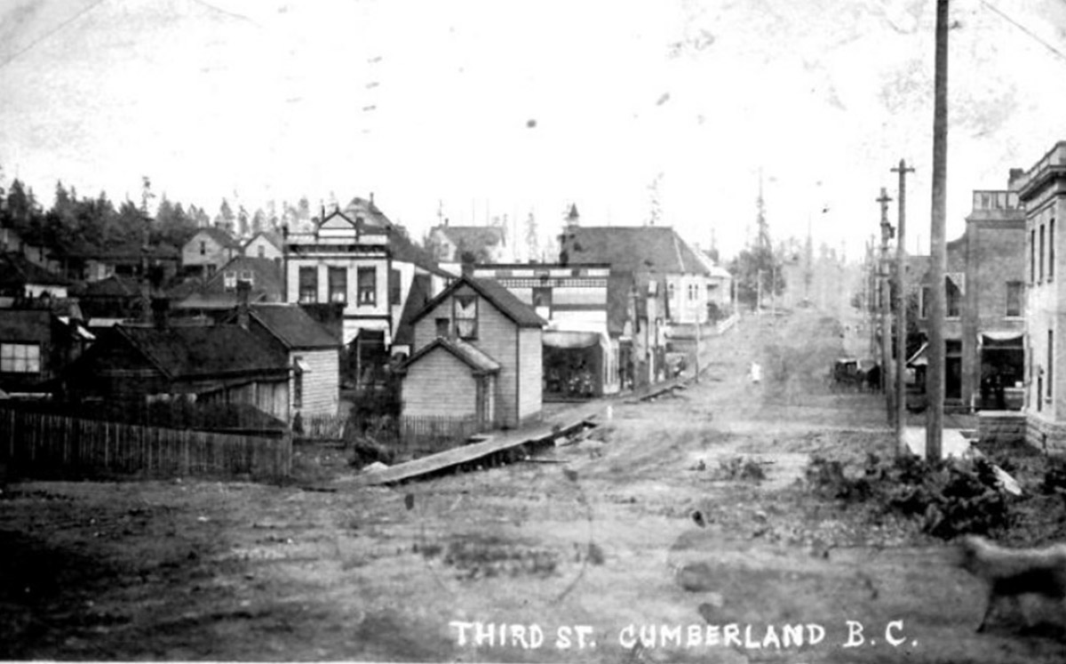 Looking up Third Street