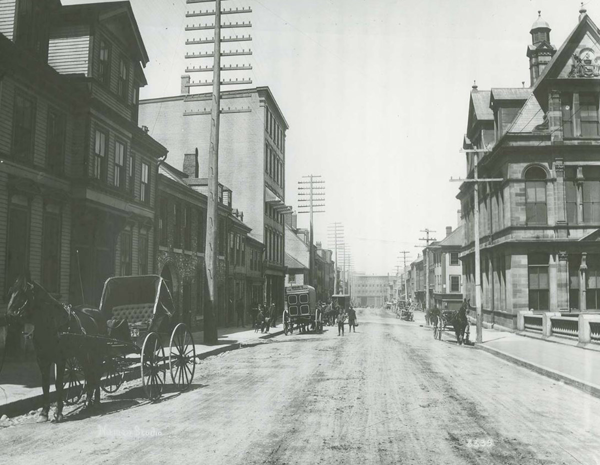 Carriages on Argyle Street