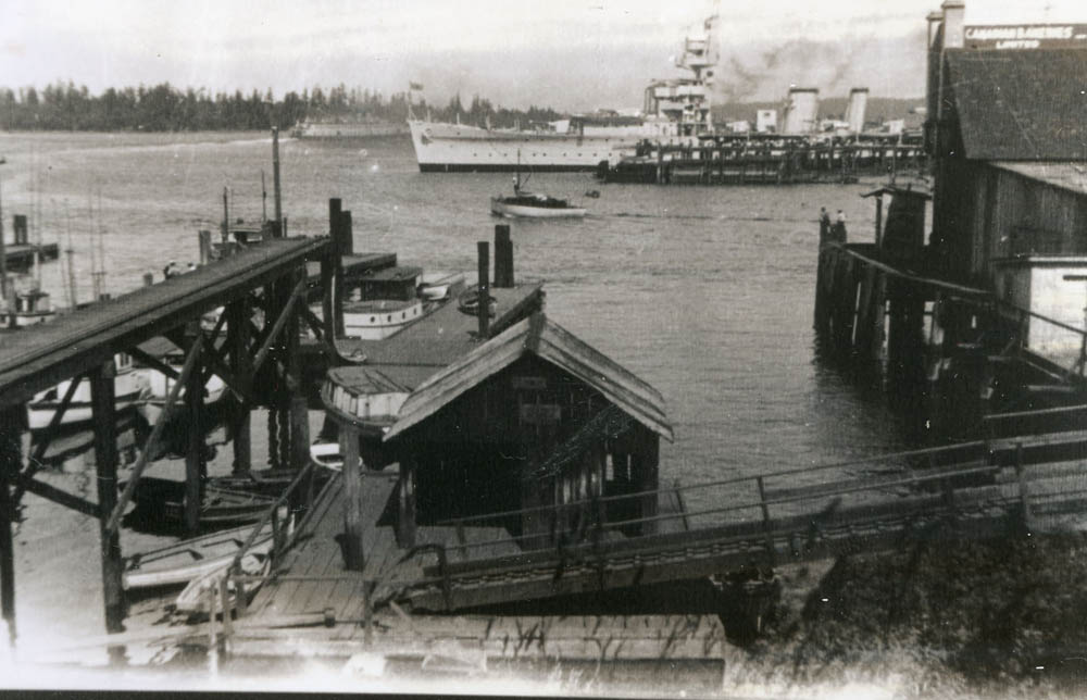 Cruiser in Harbour