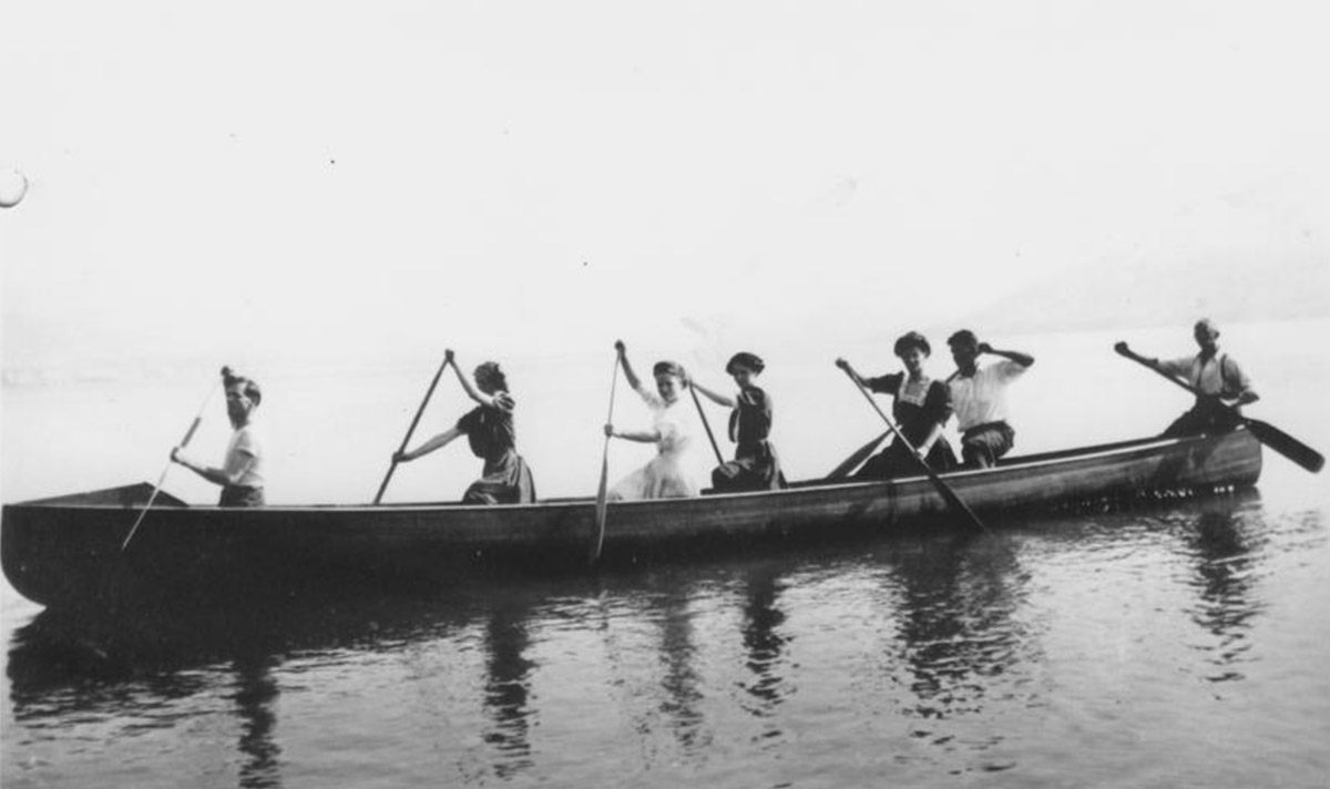 A Canoe Team