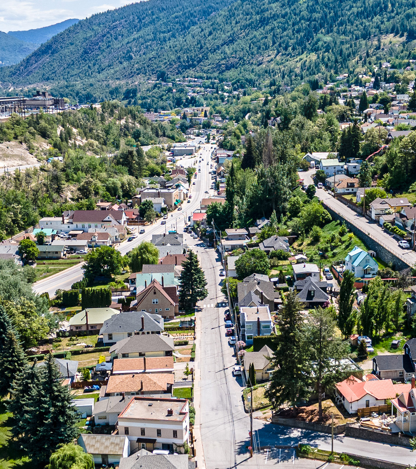 Looking down Rossland Ave