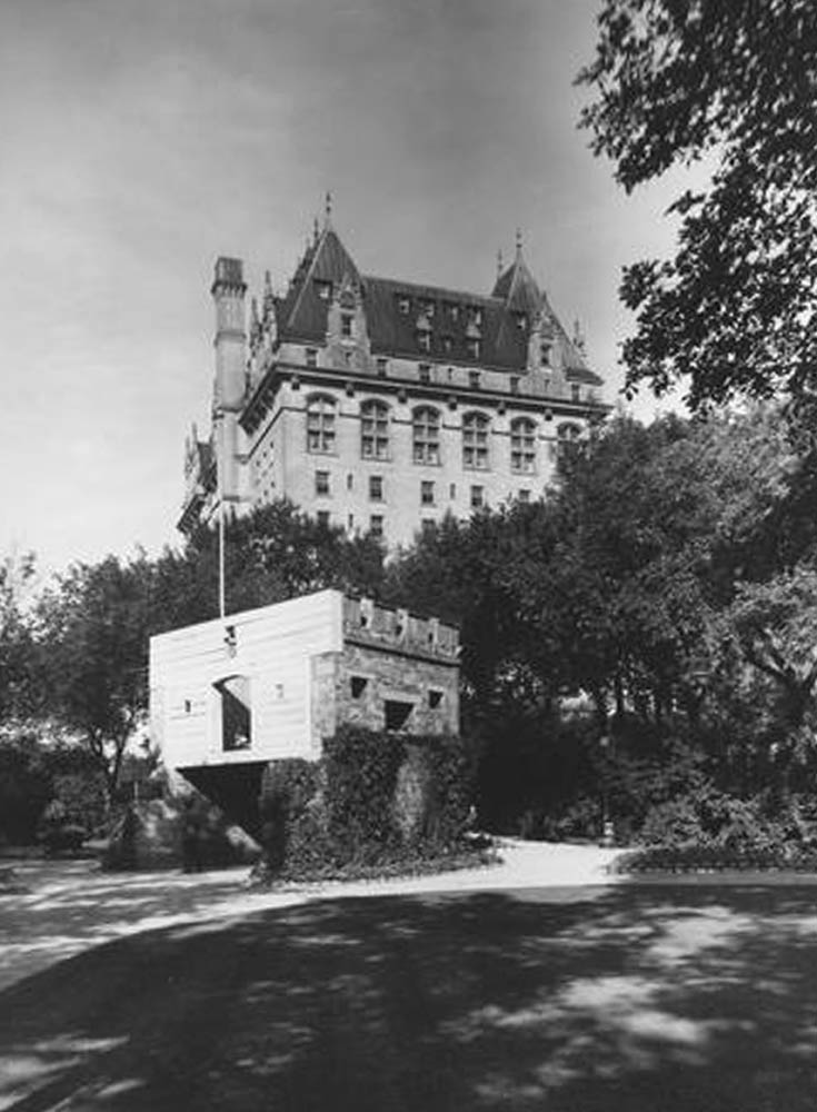 Fort Garry Gate & Hotel (2)