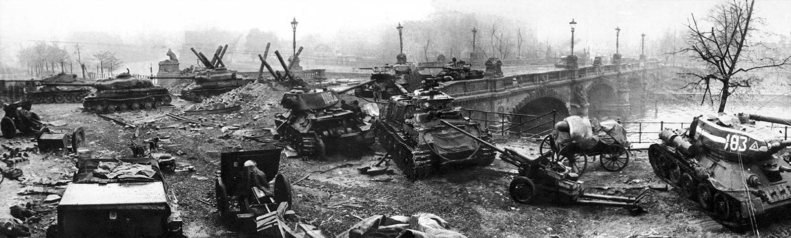 Soviet Tanks by Moltke Bridge