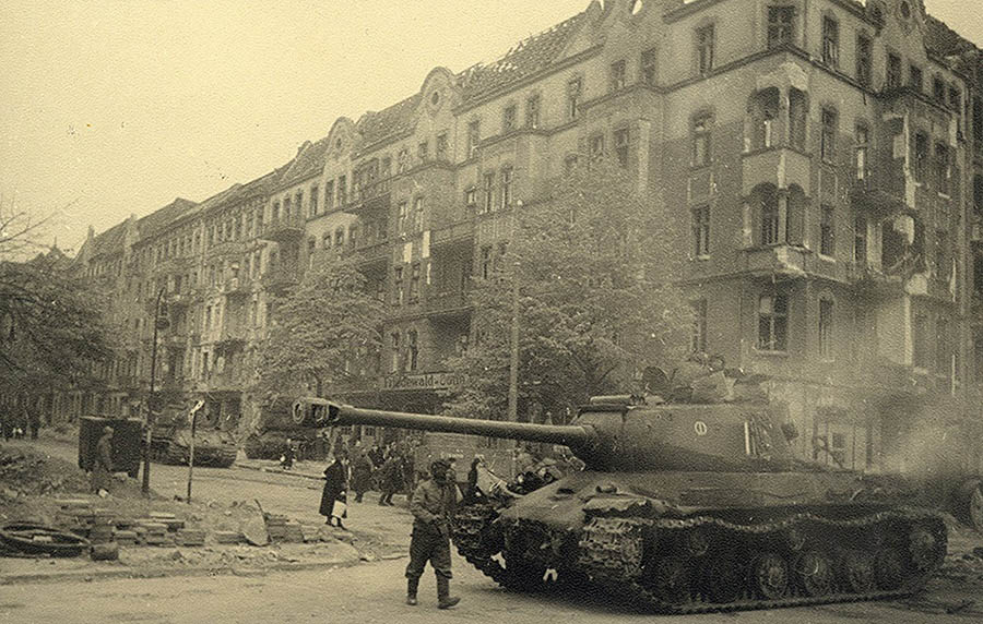 JS-2 on Proskauer Strasse