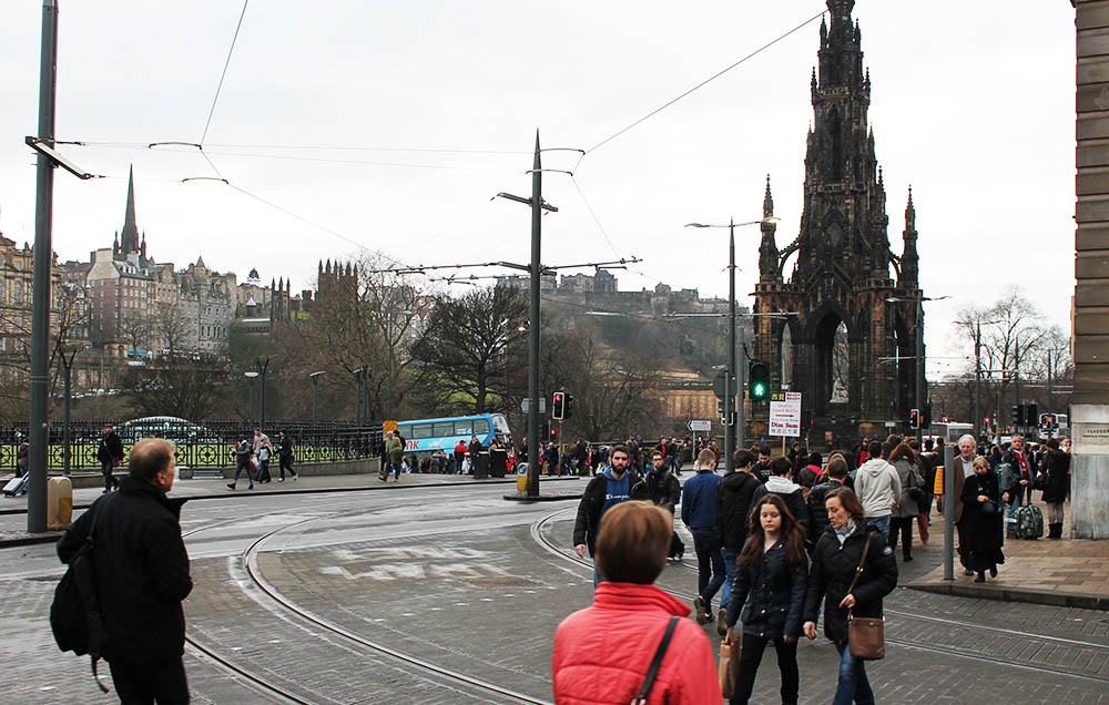 Horse Buggies on Princes St.