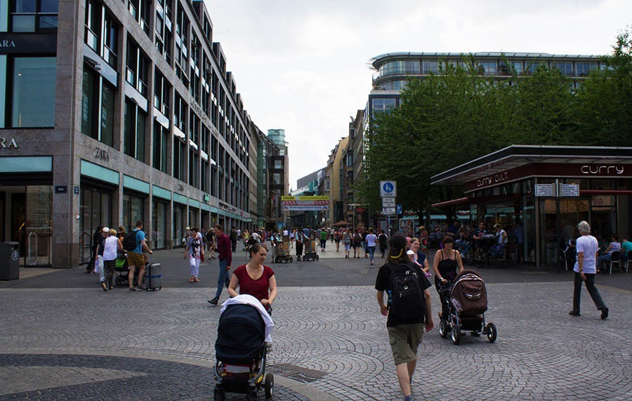 Peterstrasse Crowds