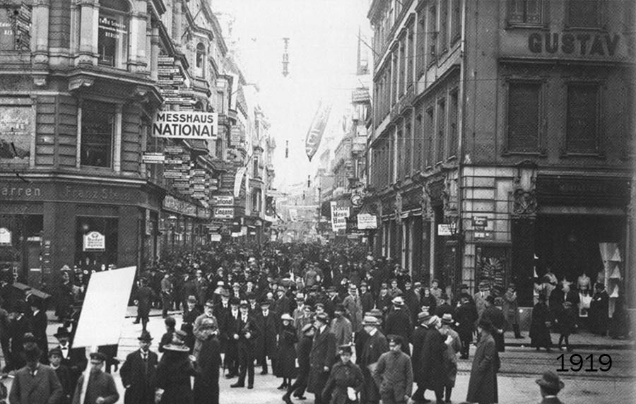 Peterstrasse Crowds