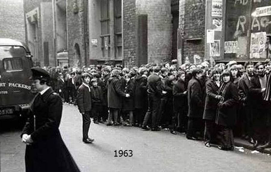 Crowd for the Beatles